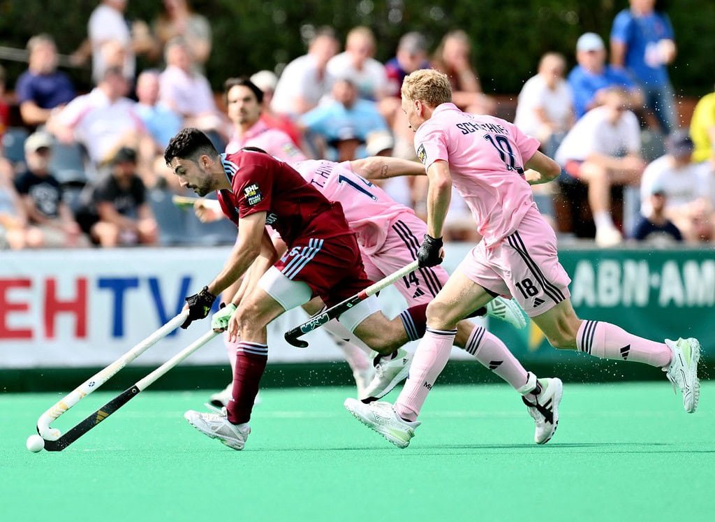 FU12310063781 - EHL: Excitement in Barcelona, Day 1 Action - For the first time the Waterloo Ducks and Banbridge had the morning game on this opening day for the EHL. And they made sure to get the juices flowing. An opening goal in the 3rd minute saw the Irish take the lead. However French international Charlet - back on the field much to the joy of his team mates - made sure the Belgian team was back in the game in the same quarter. Banbridge took the lead again in Q2 with a nice goal from McKee. No quick equaliser this time. It got worse for the irritated Belgian players when early in Q3 it looked like we were heading for a sure 3-1. The penalty stroke was stopped by Simon Vandenbroucke, one of Belgians up and coming goalies. This changed the momentum. Goals from Wilbers, Depelsenaire and Charlet for Waterloo Ducks in just 3 minutes changed the score from 1-2 to 4-2. Instead of leading by 2 goals all of a sudden Banbridge were down 2. The team of coach McCandles fought themselves back in the game with a second goal by Louis Rowe to make it 4-3. But Waterloo Ducks had their own Louis to score his second for the day. Depelsenaire made it 5-3 and  the Belgians kept their hopes alive to reach KO8.