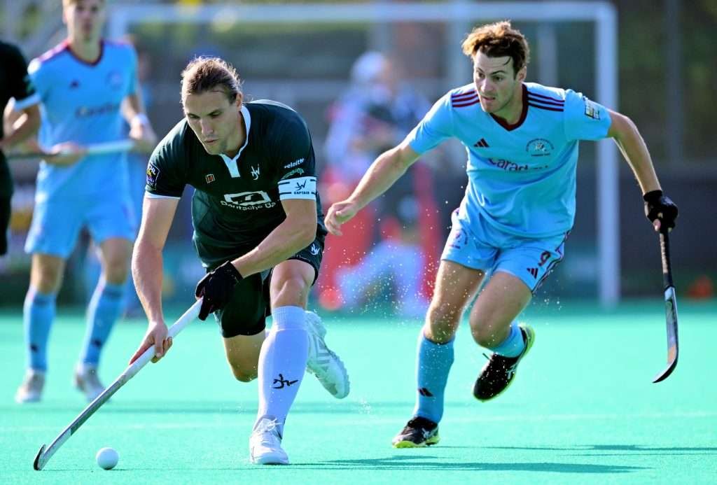 FU12310082289 - EHL: Dragons Slay the Ducks - The opening game of the final day at the EHL in Barcelona featured probably one of the most interesting, as in equally matched of the day. 