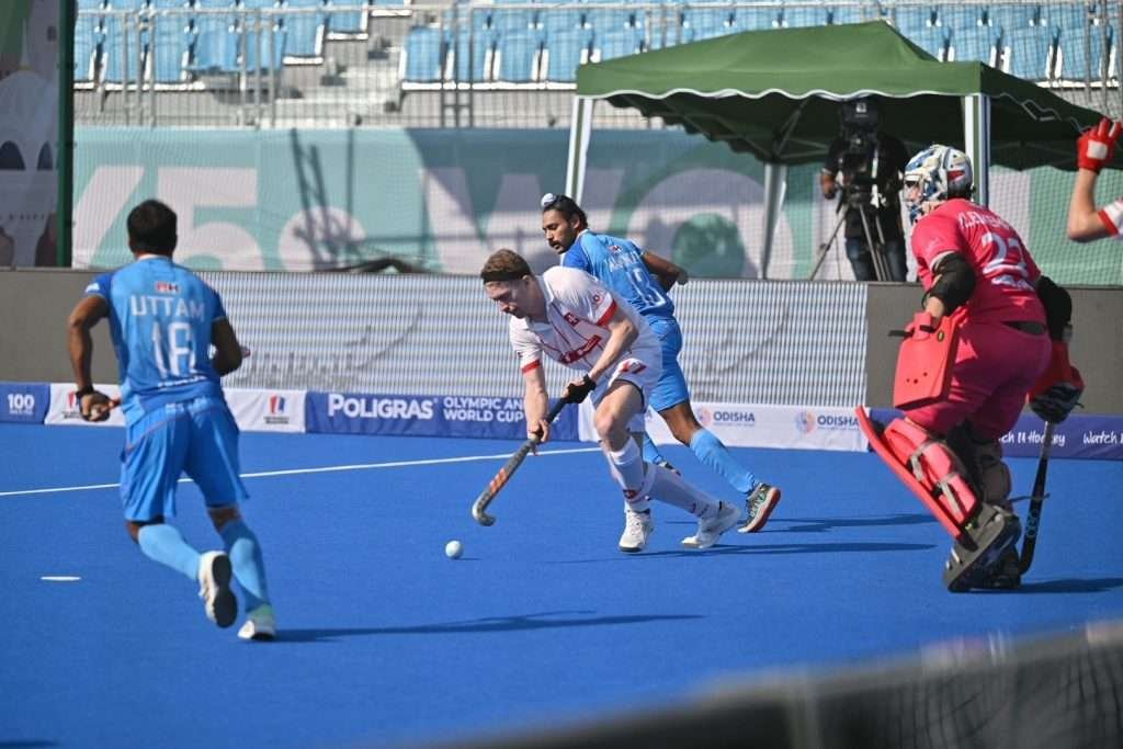 thumbnail مباراة الهند و سويسرا 3 - FIH: Oman Reach Historic FIH Men’s Hockey5s World Cup Quarters - The hosts Sultanate of Oman stormed into the historic quarterfinals of the FIH Men’s Hockey5s World Cup (Oman 2024) as they edged US 6-4 on Monday at the Hockey Oman Stadium in Al Amerat. Oman’s players confirmed leading the group as they claimed seven points in their tally of pool D following two wins against Fiji (8-3) and US (6-4) beside a 3-3 draw against Malaysia in the opener. Malaysia joined the hosts Oman to the quarters as they finished as runners up with the same credit but less goals difference.