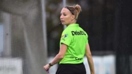 Celine Martin Schmets - Céline Martin-Schmets still dreams of the Paris Games - With Laurine Delforge who has established herself as one of the best referees in the world for several years (she has thus directed the last 2 Olympic finals), Belgium has a remarkable standard-bearer for our refereeing know-how. But she is no longer the only one to stand out on the international scene. For 3 years, Céline Martin-Schmets (35 years old) has been traveling the 4 corners of the planet and demonstrating that she too has the qualities to impose herself at the highest level. However, everything has not always been easy for the Namuroise. It took him a few years to find his balance and really take off. “My very first international tournament dates back to 2007, in Lithuania. Then I officiated at the Youth Olympic Games in Singapore in 2010. But looking back, I was not prepared enough for these tournaments. I really didn't know what to expect. Maybe I was a little too young and lacked support. I refereed well but there was a little something missing. At the time, I was very stressed and closed.