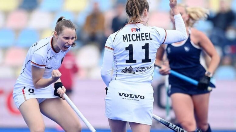 wsp2203275107 - Confident performance: Danas clearly win against the USA - The Danas won the second match in the FIH Pro League in the SparkassenPark in Mönchengladbach in front of 2,000 spectators against the US 4-0. Especially in the second half, the team rewarded its strong performance with well-played goals. As on Saturday, assistant coach Johannes Schmitz took over the position of head coach after national coach Valentin Altenburg tested positive for Corona.