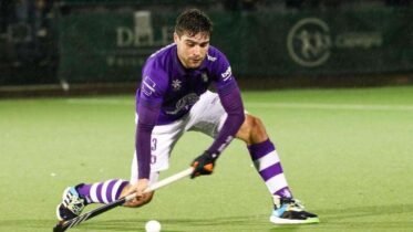 Authur De Sloover Beerschot - Belgium: Rescue Mission for Beerschot - Ie Beerschot caused a sensation in 2019 by reaching the playoffs final and being, on the verge of winning his first national title since 1944. But today, the situation is quite different.&nbsp;And the atmosphere is clearly not at the party, in Kontich, after an appalling season.&nbsp;The Antwerpers occupy the penultimate place in the general classification 3 days from the end of the regular phase.&nbsp;But with 17 points, and only 4 successes in 19 games, the future of the Bee is really very uncertain.&nbsp;“Right from the start of the competition, we had some difficulty getting into it,” explains Arthur De Sloover, one of the team's executives.&nbsp;“With a new coach and a new central midfielder, it took us some time to find a rhythm and the first round was quite complicated.&nbsp;Next,&nbsp;we took advantage of a very good winter camp in Barcelona which we followed up with a great victory at the Dragons, on the restart.&nbsp;But the machine seized up again afterwards and the ball didn't roll for us.&nbsp;Now, the point we won last Sunday against Leopold gives us a lot of confidence even if we remain in an unfavorable situation.&nbsp;»