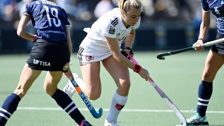WSP170422 7531 scaled - EHL: Amsterdam Storm Back to Reach Women’s Abn Amro Grand Final￼ - AH&BC Amsterdam’s young stars fought back to defeat Junior FC and advance to the GRAND FINAL of the women’s ABN AMRO EHL.