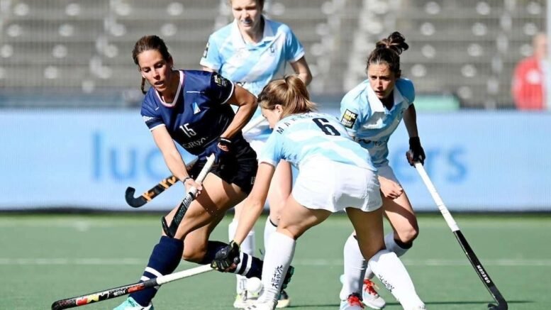 WSP180422 9142 - EHL: Gantoise Struggle to Turn Possession into Goals - For their very first participation at EHL, the Flandrians have shown that they are clearly in their place in the last European four.&nbsp;And this despite the big disappointment after the defeat against the Spanish Junior FC (2-1).&nbsp;Kevan Demartinis' players dominated the whole of the 60 minutes but they conceded 2 pc which cost them dearly and they clearly lacked bite in the closing zone.&nbsp;Yet this opponent was well within their reach given the performance offered on Saturday in the semi-final against Den Bosch and his eleven Dutch internationals.&nbsp;But the injuries of its two internationals, Alix Gerniers and Stephanie Vanden Borre, weighed far too heavily in the balance and Ghent never found the way to surprise their opponent.