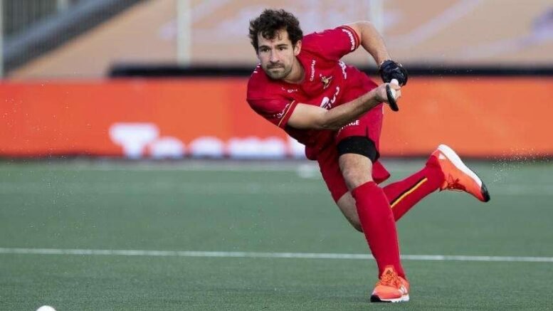 B9730804086Z.1 20220504142756 000GS9KE4FH0.2 0 - Belgium: Florent Van Aubel's New Challenge at Pinoké - End of suspense for the Red Lions striker who announced that he would continue his career in the Dutch championship where he has just signed a contract for 2 seasons, on the side of Pinoké, currently third in Hoofdklasse and already qualified for the playoffs . “I would like to point out that at first there was never any real desire to leave the Dragons since I felt good in this club”, specifies Florent van Aubel from the outset. “But the basis of the reflection was the opportunity to experience a professional and family project abroad and more specifically in Amsterdam. I always had this dream of trying an experience abroad and the Dragons was aware of this desire. But this year my wife received a job offer to work in Amsterdam and that accelerated the process. That's why I started talking more concretely with Pinoké. I also had contacts with Bloemendaal but I found myself more in the proposal of my new colors. I am excited about the overall project. The dynamic has been excellent for several seasons and the results are following. There are also a lot of promising elements from the youth school and Pinoké has strong ambitions for the future. »