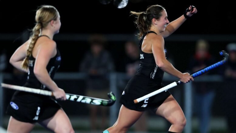 blacksticks womn scaled - New Zealand: Vantage Black Sticks Draw With Hockeyroos - International hockey is well and truly back, for New Zealand, after a brilliant match between the Vantage Black Sticks Women and the Hockeyroos in Auckland on Tuesday night.