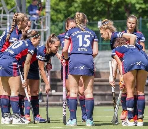 htcu dhc 5 500x500 1 - Germany: Munich in the Quarterfinals, Mülheim Collects Bitter Defeat - On the last regular matchday of the women's 1st Bundesliga, the Munich SC secures the quarter-final ticket. A home defeat is enough to remain in fourth place in the table, as Mülheim also has to accept a clear defeat against Düsseldorfer HC. The match reports: