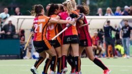 image 12 - Netherlands: Oranje-Rood Drags Third Game Out of the Fire Against Tilburg - Oranje-Rood managed to pull out a third game after shoot-outs on Saturday afternoon against Tilburg (2-2). After five minutes, the team from Eindhoven was already 0-1 behind and the situation seemed hopeless, but Janneke van de Venne scored two goals in the third quarter. Shoot-outs took the Orange-Red better than Tilburg this time. On Sunday at 12:30 PM in Tilburg, the decision will be made who will play in the Dutch big league and in the Promotion class next season. 