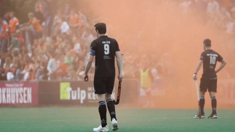 image 15 - Netherlands: Seve Van Ass, Calm Under the Pressure of Bloemendaal' - The statistic that Bloemendaal had lost only two of its last 37 home games in the regular competition and play-offs until Saturday afternoon, makes HGC's 1-3 victory even more impressive than it already was.&nbsp;The team of coach Paul van Ass faced a 1-0 deficit in the second semi-final with De Mussen, but then surprisingly turned the tables with two hits in quick succession.&nbsp;'Surprising?&nbsp;I don't agree with you," said HGC captain Seve van Ass.