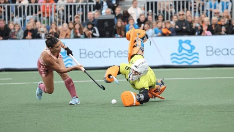 image 3 - Pro-League: Netherlands Ruin Argentina Championship Party - The Dutch hockey women have kept Argentina away from the overall victory in the FIH Pro League with a 1-1 draw. Just like on Saturday, the Orange Women had to go all out against the number two in the world in the first game (which also ended 1-1). The Orange squad won the shoot-outs in an attractive Union sports park in Nijmegen after sudden death .