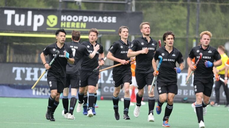 image 9 - Netherlands: HGC Miraculously Wins From Bloemendaal: 1-3 - The men of HGC miraculously won against Bloemendaal on Saturday afternoon.&nbsp;Although De Mussen were masters on their own field and had plenty of scoring opportunities, after the second semi-final in the play-offs, the scoreboard was still 1-3.&nbsp;That means that both teams will have to play an all-deciding third game tomorrow with the stakes being a spot in the final.