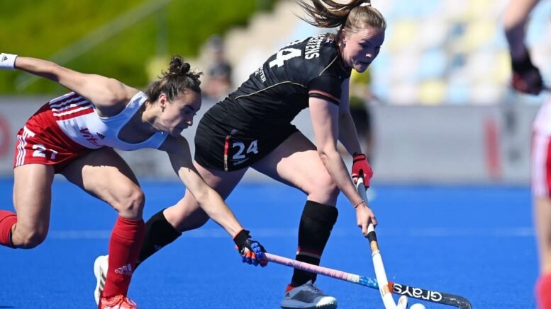 wsp2205040867 - Pro-League: The Danas Narrowly Lose 4-3 to Athletic England Women - In the FIH Pro League, the Danas met the English selection today, May 4th. In the first of two games at SparkassenPark Mönchengladbach, coach Valentin Altenburg's team had to admit defeat 3:4 after 60 minutes. The goals for Germany were scored by Hannah Gablac, Nike Lorenz and Sonja Zimmermann. Tessa Howard, Grace Balsdon and twice Darcy Bourne scored for the England.