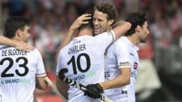 Charlier celebrates belgium - Pro-League: the Red Lions Are on the Rise - The temporary Wilrijkse Plein stadium was once again packed (2,500 spectators) for this second duel between 2 of the world's best hockey nations. After the disappointment of the day before and the Indian comeback in the last minutes (3-3 and bonus point for the visitors), the Olympic champions had every intention of taking the 3 points in the 14th duel of the season. But without Arthur Van Doren (sprained ankle and Pro League over), Michel van den Heuvel had to reshuffle his squad a bit with the return of William Ghislain to the squad.