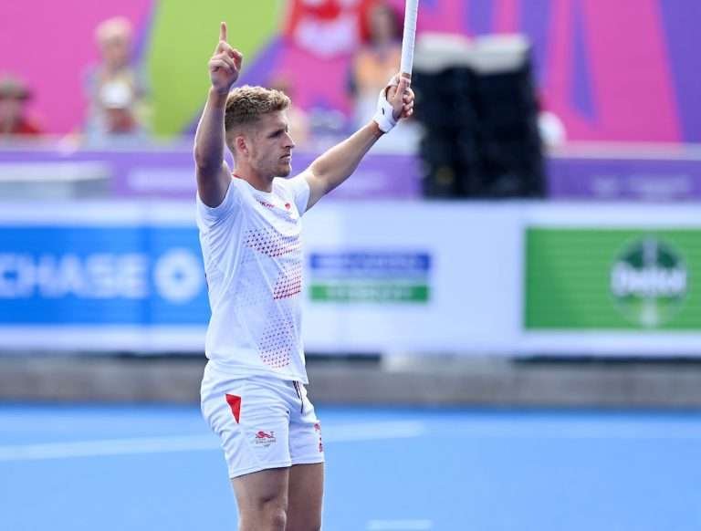 WSP2208042556 - Hockey World News - Dont Miss