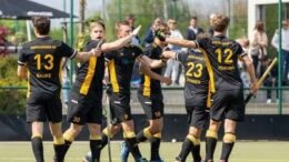 113ec6f5 9440 4e6e 9d52 3f53a8d6921f 500x500 1 - Germany: Excitement Until the End in Hamburg - Berlin With a Surprise Win Against Krefeld - Derby madness: The HTHC still turns the game at the Hamburger Polo Club and the CADA narrowly wins against the UHC.&nbsp;Cologne wins clearly in the Volvo ERB top game of the week, Berlin inflicts the first defeat on Krefeld.&nbsp;In addition, Munich and Mülheim draw, TSV Mannheim Hockey wins the basement duel against Düsseldorf.&nbsp;The match reports: