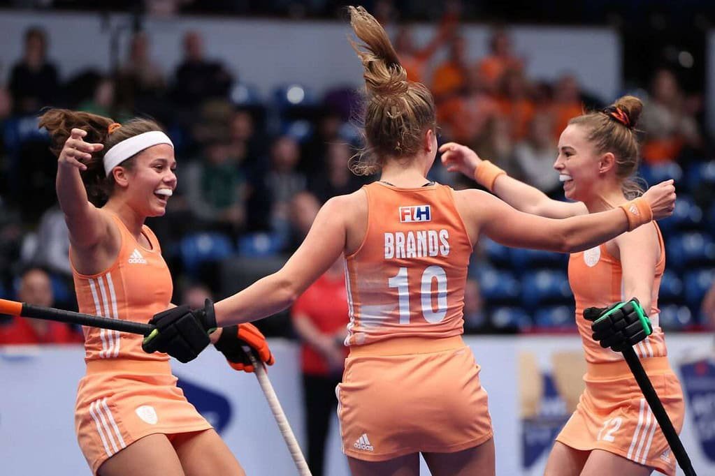 Netherlands Brands Indoor - Netherlands: Orange Ladies Bow in Wonderful Hockey Fight with Germany - The spectators present, including a large part from the Netherlands, saw the Orange start flashy and fierce. Laura van Heugten fired on keeper Nathalie Kubalski's goal from the right in the second minute. Her first attempt was blocked, but in the second instance it was a hit: 1-0, her first goal at this European Championship.