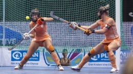 Netherlands Indoor Defends PC - Indoor: Five Key Moments in the Lost European Championship Final of Orange - But just when everyone thinks that Germany has finally turned the game, Donja Zwinkels arrives.&nbsp;Sticking to the right bar, she smoothly turns away from Sonja Zimmermann and Sara Strauss a few seconds after the 2-3 with the ball on her stick.&nbsp;The indoor diva then also slaloms past Janne Müller-Wielandt and Maertens and lobs the ball at speed over the leggards of keeper Nathalie Kubalski.