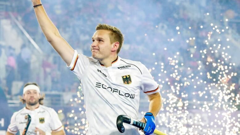 2023 1389 17470 001 c4 12 - World Cup: Germany into the Crossovers - Germany clearly wins the last group game at the Hockey World Cup in India. In the long-distance duel with Belgium for group victory, Germany should have won by nine goals to be sure of finishing first in the group. In the end, Germany wins 7-2. Goal scorers were Niklas Wellen (3x), Gonzalo Peillat, Mats Grambusch, Justus Weigand and Moritz Ludwig. Germany is now playing in the crossover game against France (Monday, January 23rd, 12:00 p.m.) for a place in the quarter-finals.