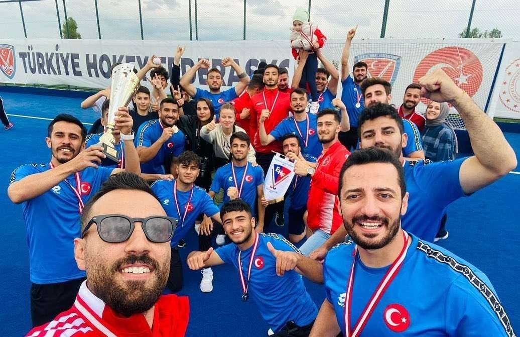 EHF: Nizip Zeugma and Építok emerge in first in Kirklareli – Men’s Challenge II round-up 59 ehf nizip zeugma and epitok emerge in first in kirklareli mens challenge ii round up 6475158c48439 - EHF: Nizip Zeugma and Építok emerge in first in Kirklareli – Men’s Challenge II round-up - Men’s EuroHockey Challenge II – Kirklareli (TUR)Nizip Zeugma SK and Építok finished in the top spots in Kirklareli to ensure their nations will be represented in Challenge I next season