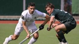 hockey no playoffs for a racing that has lacked character this season 644ff4eda1be7 - Belgium: no playoffs for a Racing that has lacked character this season - Waterloo Ducks – Racing : 3-2. All eyes were naturally turned to the Drève d'Argenteuil, this Sunday afternoon, to see if the Ucclois would manage to keep a slim hope of snatching a ticket for the playoffs. To do this, the calculations were simple. The victory was already mandatory against the Waterloo Ducks, last candidate, with Racing, for a place in the last square. But the Brabancons, who recovered Guillaume Van Marcke, but not their defender Maxime Van Oost (out until the end of the season), did not tremble in front of their supporters and they won a 13th success (3-2) which allows them to join Leopold, Dragons and Ghent who form a Top 4 that looks great. It was the French international, Blaise Rogeau, who was the first to strike in this match (19th). The exchanges were disputed but the local club kept, however, a certain control of the debates. And it was Gaëtan Dykmans who doubled the lead of his own at the beginning of the second period (37th).