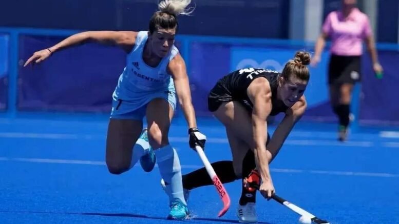 argentina por la fih pro league las leonas perdieron con nueva zelanda 2 1 648f4840d4105 - ARGENTINA: LAS LEONAS LOST TO NEW ZEALAND 2-1 - The Argentine women's field hockey team lost 2-1 against New Zealand in Antwerp, Belgium, for a new FIH Pro League date. Las Leonas will have a rematch this Tuesday, June 20, starting at 1:00 p.m. (Argentine time), against the same rival in what will mark the last presentation of the Argentines in the 2022/2023 edition of the international contest.