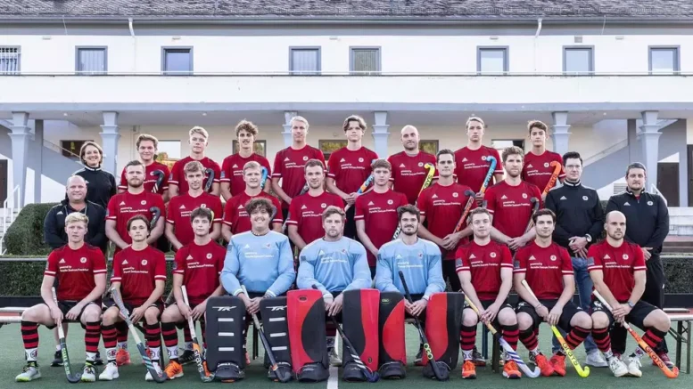 germany frankfurt lasst keine zweifel aufkommen und steigt direkt wieder auf 648f48bd8fa26 - GERMANY: FRANKFURT LEAVES NO DOUBT AND RISES AGAIN STRAIGHT AWAY - In the southern long-distance duel for promotion, the vague hopes of the Zehlendorfer wasps were not nourished for a second.&nbsp;In the derby against TC Blau-Weiss, the Berliners fell 2-0 down in the first quarter due to a double strike by Finn Wittenbecher and Karsten Wittig.&nbsp;Although the wasps were still able to turn things around and win 3:2 (1:2) with goals from Paul Westphalen (corner), Robert Juhnke and Lukas Kossel (corner), the Zehlendorfers were able to catch up even while they were catching up little good news from Nuremberg.&nbsp;At HGN, SC Frankfurt struggled for half-time and only went into the break with a 1-0 lead (Magnus Hautzel), but soon after the restart the resistance of the Franconians, who were still fighting to stay up in the league, was exhausted in the midsummer heat .&nbsp;Marc Andre Sawall,&nbsp;Moritz Küppers, Johann Schmidt-Opper (2), Johannes Gans and Brian Philippsen increased the lead of the SC80 to the final score of 7:0.&nbsp;With that, Frankfurt successfully saved the one-point lead over Zehlendorf to the finish.