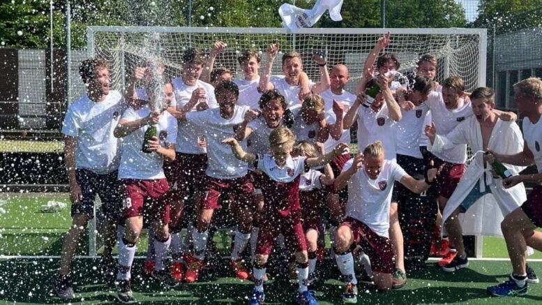 netherlands de ongelooflijke hattrick van roden drie promoties op rij 649962c0554e1 - NETHERLANDS: RODEN'S THREE PROMOTIONS IN A ROW - The gentlemen of Roden did something unique this season. The team from Drenthe was promoted for the third time in a row and will play in the First Division next hockey year. A remarkable achievement for the less than three hundred member association from the far north.