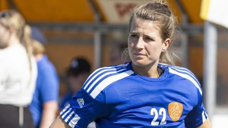 netherlands josine koning kreeg er drie om haar oren lig er niet wakker van 64860cf1b2d08 - NETHERLANDS: JOSINE KONING - 'I DO NOT LIE AWAKE' - Josine Koning (27) had to fish the ball out of her goal three times in thirty minutes after the draw with Australia on Sunday afternoon. Numbers that the Den Bosch goalie says he has never experienced before. And of course she talks about it. "It's sour, but I'm not awake at night with not a hit."