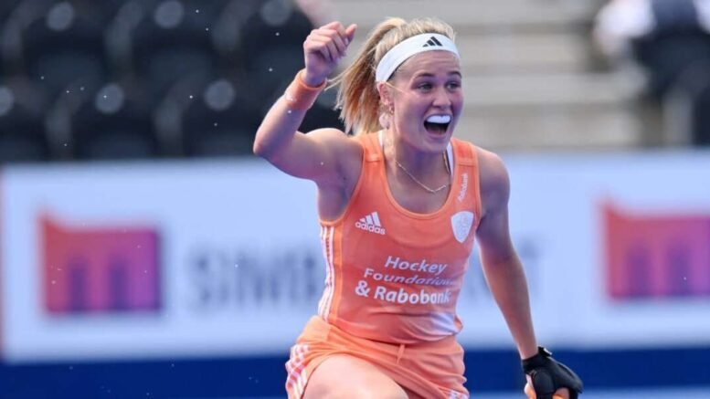 netherlands onder paul van ass bloeit spits pien dicke op in oranje 648dde7cd70d1 - NETHERLANDS: STRIKER PIEN DICKE BLOSSOMS IN ORANGE UNDER PAUL VAN ASS - Striker Pien Dicke (23) gave another masterclass position in London against the United States (6-0) on Saturday afternoon , a few weeks before national coach Paul van Ass announces his European Championship selection. Dicke gave the Orange the lead in her 21st international match, after which she scored for the second time in the fourth quarter.