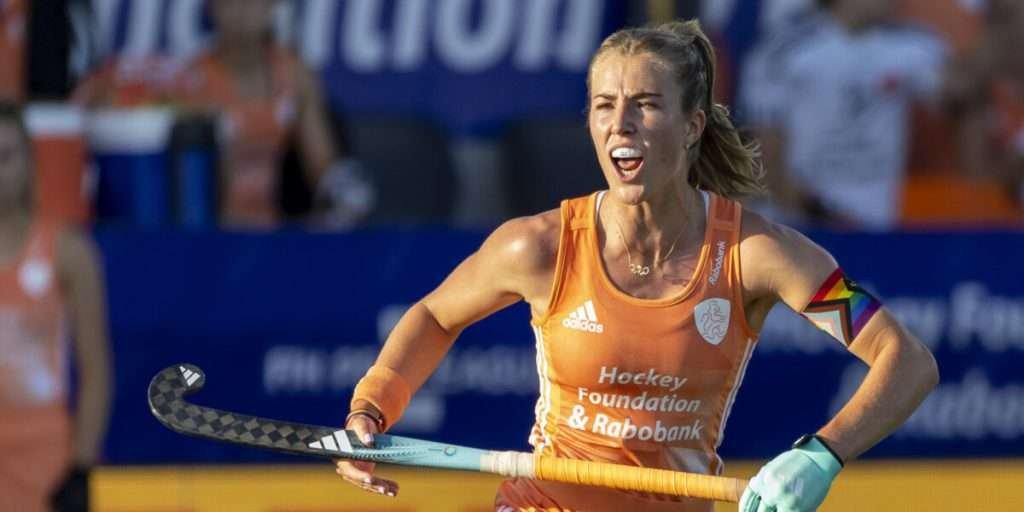 netherlands prijzenpakker de waard blij dat de pro league beker terug is 649a6df1109f8 - NETHERLANDS: PRIZE PACKER DE WAARD- 'HAPPY THAT THE PRO LEAGUE CUP IS BACK' - The Oranje Dames won the FIH Pro League on Monday evening . But there was a player on the field who won not one, but two prizes on the same evening. Xan de Waard (27) was named the best player of the Tulip Hoofdklasse Ladies in the warm-up of the game won against Germany. 