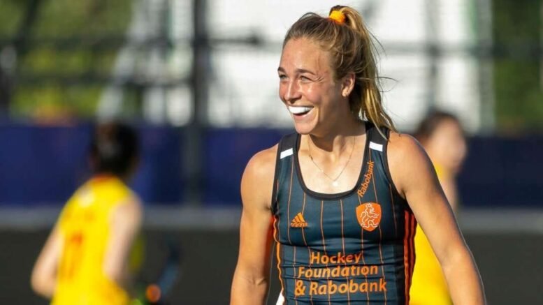 netherlands lisa post vervangt sabine plonissen in ek trainingsgroep 64b906c883ad1 - NETHERLANDS: LISA POST REPLACES SABINE PLÖNISSEN IN EUROPEAN CHAMPIONSHIP TRAINING GROUP - Just under a month ago, Post dropped out for the training group . At the time, she was the most notable absentee from the remaining group of 22. The SCHC defender did go along to the World Cup won last summer, where she was one of the two reserves. The 24-year-old Post has been a constant part of the Dutch selection since the spring of last year.