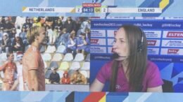 netherlands reconstructie van het bizarre voorval met de var in de ek finale 64eb9b861ab75 - NETHERLANDS: RECONSTRUCTION OF THE BIZARRE INCIDENT WITH THE VAR - With four minutes and sixteen seconds left on the clock, England international Phil Roper taps the ball into keeper Maurits Visser's goal. It seems to be the 2-2. Until defenders Justen Blok, Lars Balk and Jip Janssen, after a short deliberation, go to referee Goengten. They request the video referee. They have seen a high ball and therefore dangerous play from Will Calnan on Blok's hip.