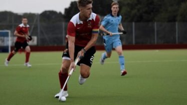 Holcombe's Nick Bandurak in action against Reading
