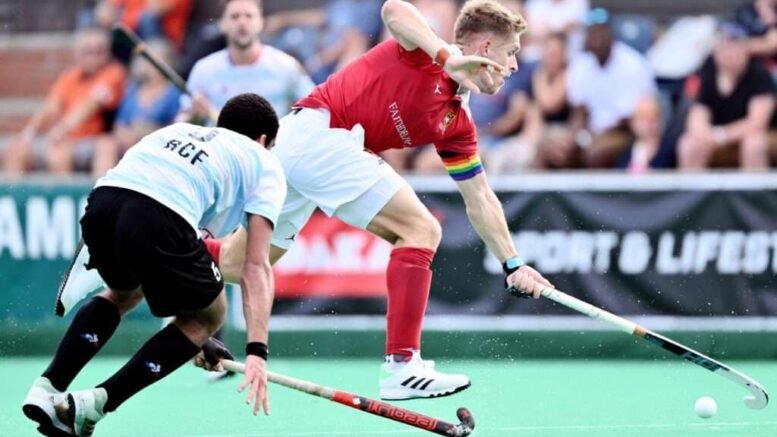 ehl bandurak inspires holcombe to ko8 6520573bca6d1 - EHL: Bandurak inspires Holcombe to KO8 - Holcombe are through to the KO8 as they won a feisty contest with Racing Club de France 4-2 with Nick Bandurak leading the line superbly.
