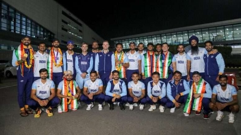 india indian mens and womens hockey teams receive thunderous welcome on return after successful campaigns in hangzhou asian games 6524ed10211ae - India: Indian Men's and Women's Hockey Teams receive thunderous welcome on return after successful campaigns in Hangzhou Asian Games - ~Indian Men's Hockey Team won Gold Medal; Indian Women's Hockey Team won Bronze medal~