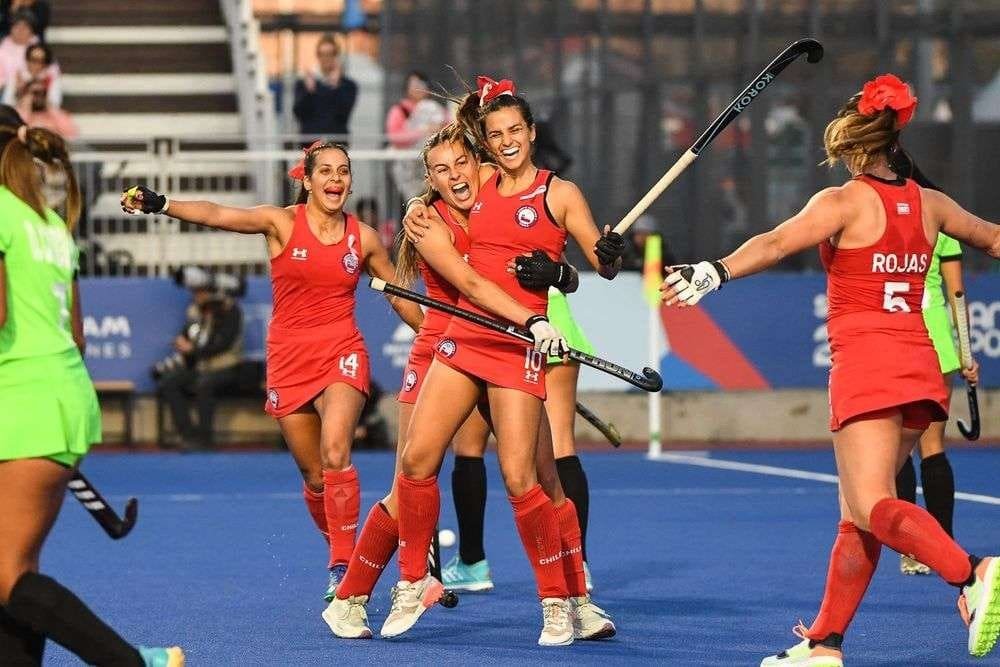 pahf canada chile come out on top in womens pool b openers 653bdf222e2ef - PAHF: Canada, Chile come out on top in women’s Pool B openers - A three-goal game from Madi Thompson propelled the Canadian WolfPack 7-1 over Cuba, while the Chilean women entertained a pack stadium to drop Mexico 10-0 on Day 2 of the XIX Pan American Games in Santiago. 