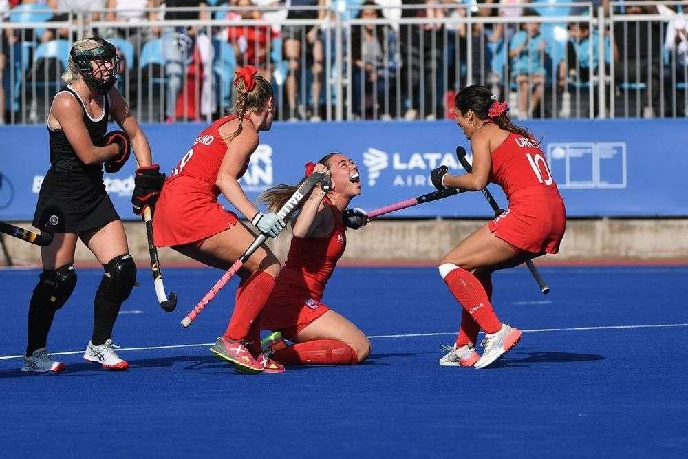 pahf rojas double daggers earn chile first medal since 2011 654713e406c59 - PAHF: Rojas' double daggers earn Chile first medal since 2011 - Two identical penalty corners from Denise Rojas Losada gave Chile all they needed to claim a bronze medal over Canada, their first medal since 2011. The game marked the 100th international for Chilean defender Fernanda Villagran, while the pair of goals brings Rojas’ tournament total to six. For Canada, the loss breaks a positive streak of medals following a bronze in 2015, a silver in 2019 and before that the last medal coming in 1999. 