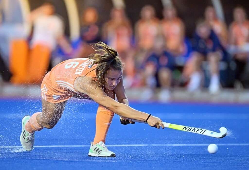 netherlands verstraeten hockeyde als kind in belgie zelfs mijn opa bracht me 6572d797d6338 - Netherlands: Verstraeten Crossed the Boarder as a 13 Year Old to Play Club Hockey - The well-trodden path is not one that Dutch national team talent Imke Verstraeten (18) is likely to take. Barely thirteen years old, she decided to try her hockey luck across the border, in Belgium. At the end of last year she moved early to the Dutch Juniors. 'I have taken a different path than most of my peers.'