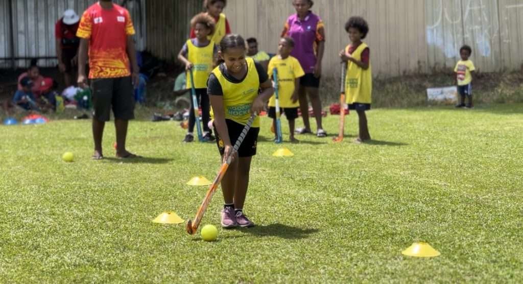 oceania hook in4 health creates live well learn well lead well in lae png 65c33cf25e457 - Oceania: Hook in4 Health Creates Live Well, Learn Well, Lead Well in Lae PNG - Martin, or Pomat as he is widely know, attended a training in October last year  in Cairns, with fellow Hook in4 Health staff members Ray Lapun and Hussein Lowah. Aspire to be Deadly, a Hook in4 Health partner responsible for training Hin4H staff  provided the practical training and feedback, alongside their own indigenous Development Officers, who work in Northern Queensland.  