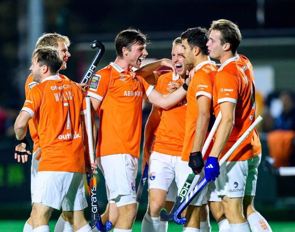 ehl bloemendaal storm into final8 with 3 0 win over mannheim 670049540058a - EHL: Bloemendaal storm into FINAL8 with 3-0 win over Mannheim - A brilliant second half performance from Bloemendaal saw them advance to the FINAL8 as they won a feisty 3-0 battle against Mannheimer HC.