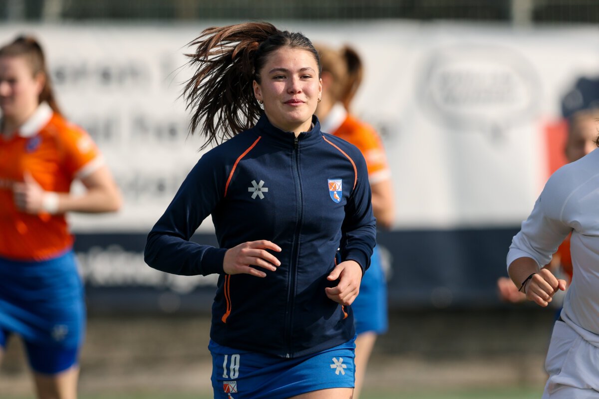 Netherlands: Langedijk growth giant: 'Promotional mission first, then Amsterdam' 434 netherlands langedijk growth giant promotional mission first then amsterdam 67ce1732ee2b7 - Netherlands: Langedijk growth giant: 'Promotional mission first, then Amsterdam' - Eighteen years old she is only. Yet Katerina Langedijk already experienced a premier league season. With Bloemendaal, the attacking midfielder is playing in the Promotion Division this year, but not for long. And that is not only because her team is leading and promotion beckons. Indeed, top club Amsterdam recently announced Langedijk's arrival. But that dream transfer was momentarily out of her mind on Sunday.