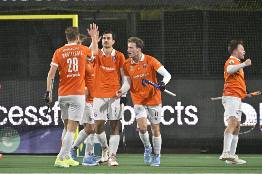 netherlands marc miralles delivers bloemendaal win over rotterdam 67ca22aae2d36 - Netherlands: Marc Miralles delivers Bloemendaal win over Rotterdam - Bloemendaal's men's soccer team won the catch-up game with Rotterdam. At 't Kopje, the leader in the Tulip big league won 3-2 on Thursday night.