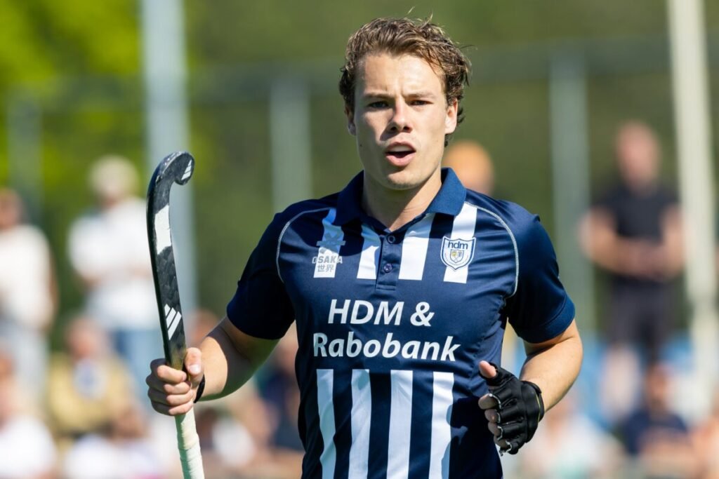 Netherlands: Mats Dicke: van afvaller naar Haagse held bij HDM 4 netherlands mats dicke van afvaller naar haagse held bij hdm 680f597623044 - Netherlands: Mats Dicke: van afvaller naar Haagse held bij HDM - For a little over four o'clock Sunday afternoon, he was for a moment the king of The Hague. With his capital goal, HDM striker Mats Dicke (21) played a huge part in his team's 2-1 victory over rival SCHC. HDM, now in ninth place, took an enormous step towards survival. And that thanks to a player who was initially not considered good enough.