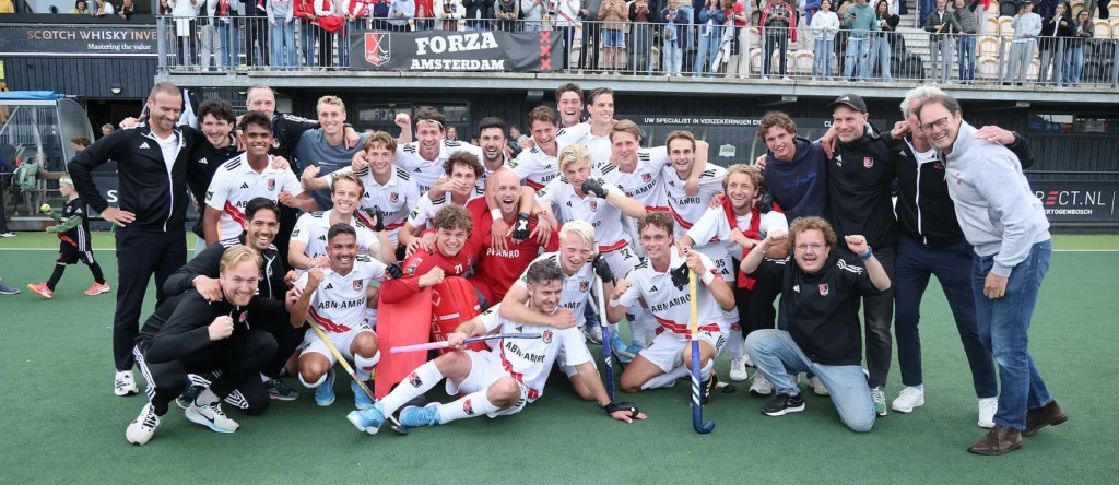 Hoofdklasse: Amsterdam battles to final in spectacle against Den Bosch 7 Amsterdam - Hoofdklasse: Amsterdam battles to final in spectacle against Den Bosch - Sun 18 May 18:00