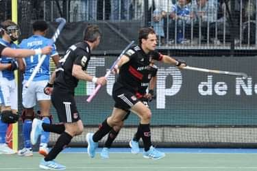 Hoofdklasse: Kampong wins thrilling opening game in final against Amsterdam 4 WV2 R7861 768x513