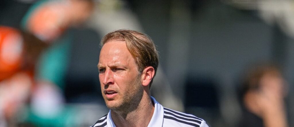 Hoofdklasse: Rewatch: comeback Billy Bakker, Bukkens continues to score 22 hoofdklasse rewatch comeback billy bakker bukkens continues to score 681949e80bfed - Hoofdklasse: Rewatch: comeback Billy Bakker, Bukkens continues to score - The 21st round of play in the Tulp Hoofdklasse Men delivered 31 goals. At Amsterdam, ex-international Billy Bakker returned to the pitch for a while, while Miles Bukkens matched a club record set by Justin Reid-Ross in 2012 with his 26th goal at Pinoké.