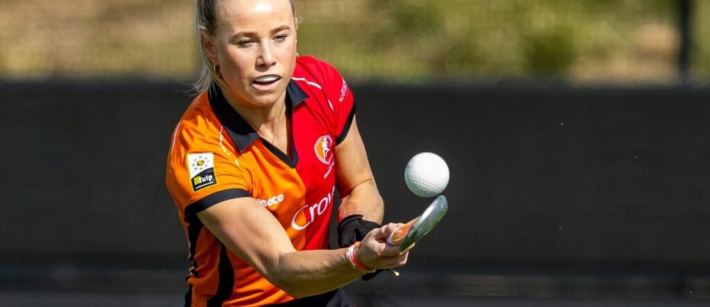 Hoofdklasse: Rewatch: Scheerlinck shines, very young Ruts scores 9 hoofdklasse rewatch scheerlinck shines very young ruts scores 6821e417ace74 - Hoofdklasse: Rewatch: Scheerlinck shines, very young Ruts scores - The Tulp Hoofdklasse Women's regular league is over. The final round of play yielded 29 goals, no fewer than nine of which could be seen at Oranje-Rood - Rotterdam. OR club icon Lisa Scheerlinck graced her farewell with a fine goal. At SCHC, the talented Lotte Ruts scored her first goal at the age of 15.
