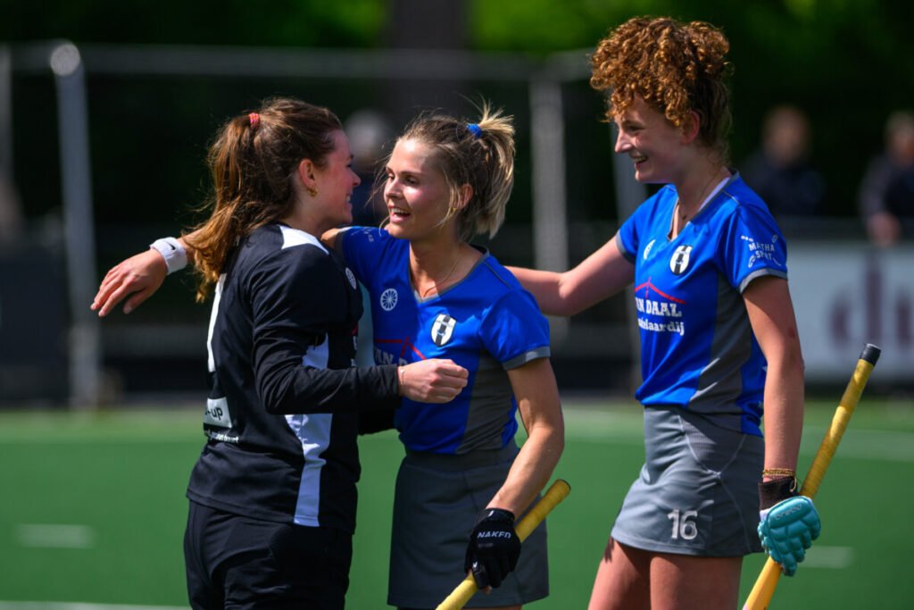 Netherlands: 2 netherlands 6819e577f188e - Netherlands: - Last year, the Ring Pass women surprised friend and foe by almost clinching a playoff ticket as a promoter. One goal short of finishing third, the team from Delft finished third. This season Ring Pass has shown itself to be no flash in the pan. Especially after the 1-2 victory last Sunday afternoon at and against Victoria, a final ranking in the top three is still a realistic option. Perhaps the sight of team tattoos will give the decisive push.