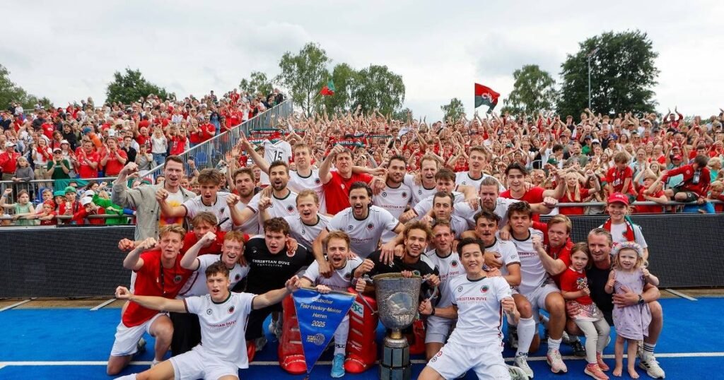 EHL: Crefeld win German season with incredible 18th successive win 8 Crefeld - EHL: Crefeld win German season with incredible 18th successive win - Crefelder HTC celebrated just their second German men’s Bundesliga title – and first since 2006 – as they came from a goal down to defeat Rot-Weiss Köln in the final today in front of their home fans.