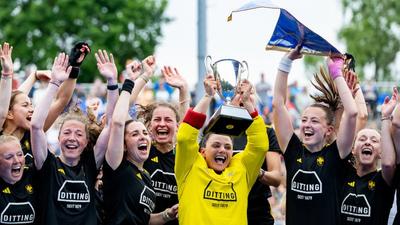 EHL: HTHC end 52-year wait for German women’s title 7 HTHC Germany - EHL: HTHC end 52-year wait for German women’s title - Harvestehuder THC ended a 52-year wait for German women’s Bundesliga glory as they defeated reigning champions Düsseldorfer HC 2-1.